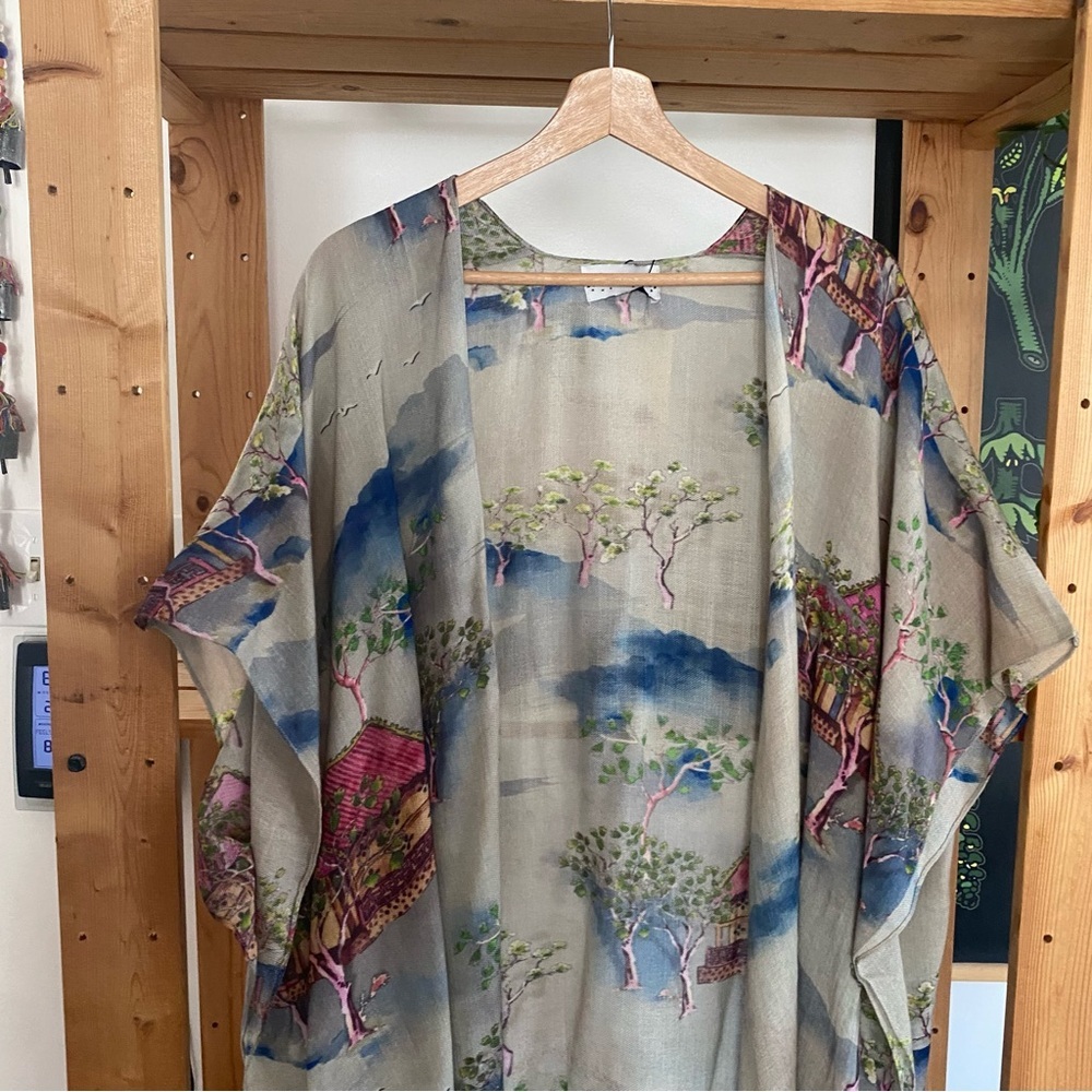 One Hundred Stars Oriental Landscape Grey Wool Throwover Poncho Shawl One Size — image 7 of 8